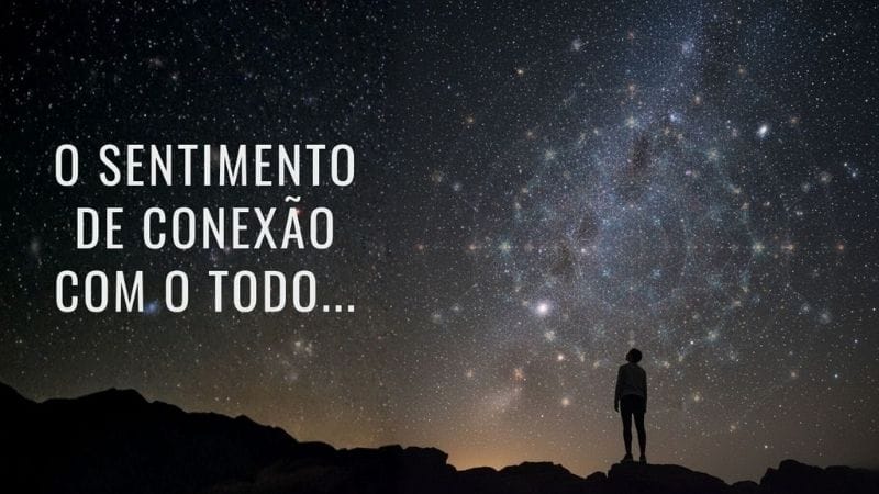 EQM A silhueta de uma pessoa em pé, olhando para um céu noturno vasto e estrelado. Entre as estrelas, a teia de luz da consciência universal é sutilmente visível, tran